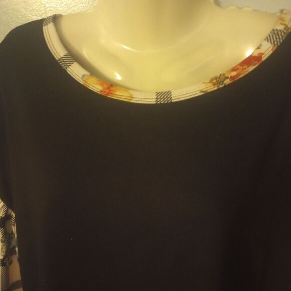 Floral and plaid balloon sleeve top - Picture 3 of 9